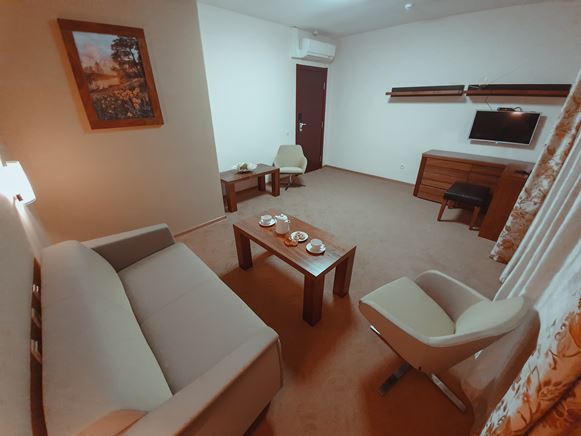 SENIORSUITE10