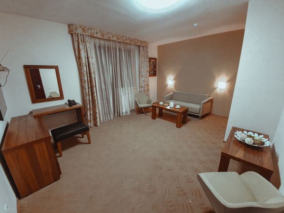 SENIORSUITE11
