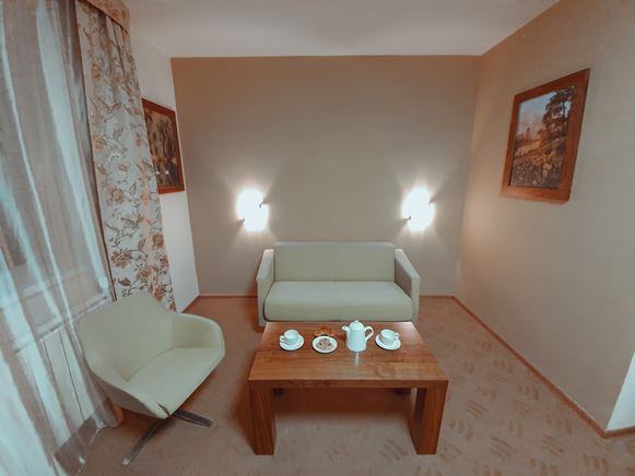 SENIORSUITE9
